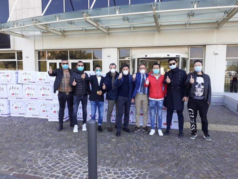Cinesi donano a regione Calabria 1600 tute produttive