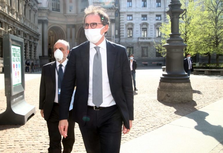 Coronavirus, Boccia “Chi vuole riaprire si assume la responsabilita’”