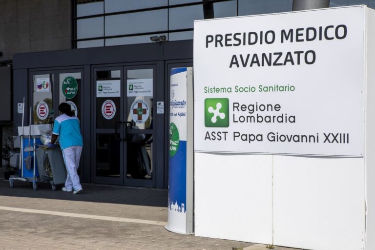 Coronavirus, 11 mila indumenti intimi consegnati ai pazienti ricoverati