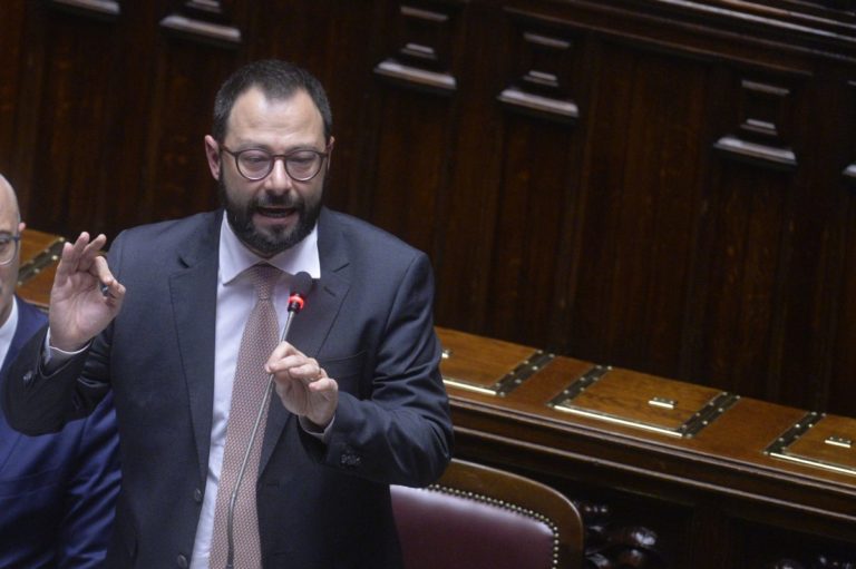 Patuanelli “Lo Stato deve accompagnare le imprese per la sicurezza”