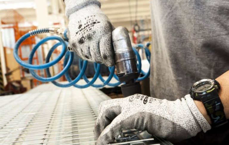 Intesa Sanpaolo prima a sottoscrivere protocollo con Sace per le imprese