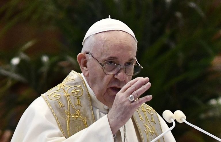 Papa “Ora momento di prudenza e obbedienza”