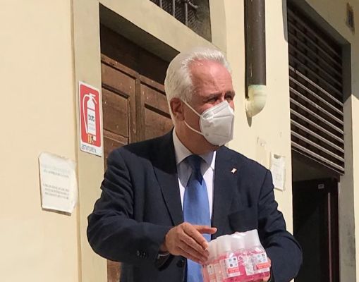 Giani a Montedomini consegna 500 dispenser gel disinfettante