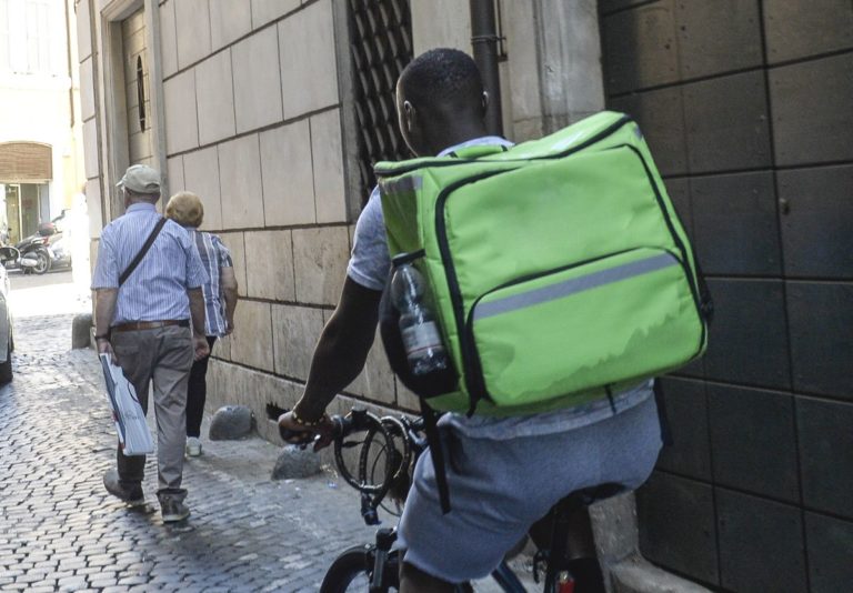 Bologna, via libera a maggiori tutele per i rider