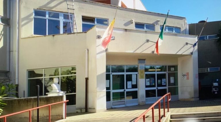 Conad Sicilia dona uova di Pasqua a scuola Zen di Palermo