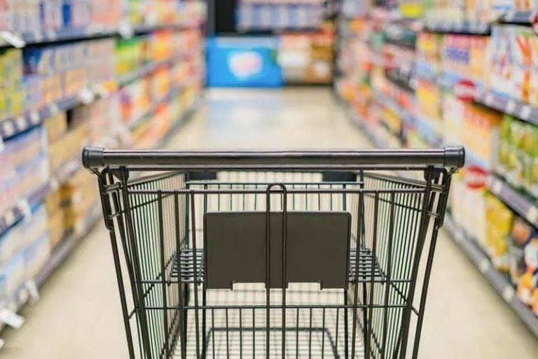 Coronavirus, sabato negozi alimentari aperti fino alle 23