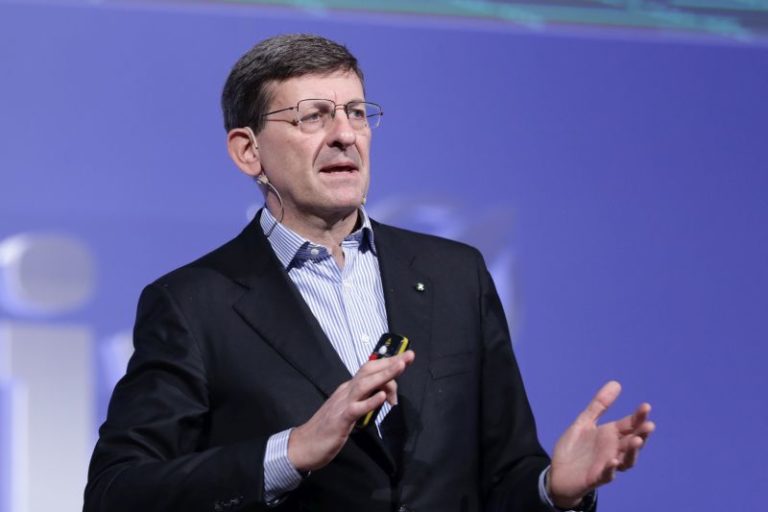 Colao “Apertura a ondate per testare il sistema”