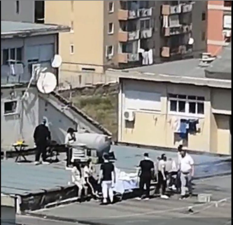 La grigliata sui tetti, così a Palermo si eludeva la quarantena