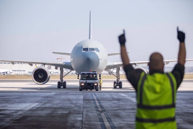 Effetto coronavirus sul trasporto aereo, a marzo passeggeri -85%