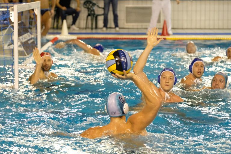 Stop ai campionati di pallanuoto, scudetti non assegnati