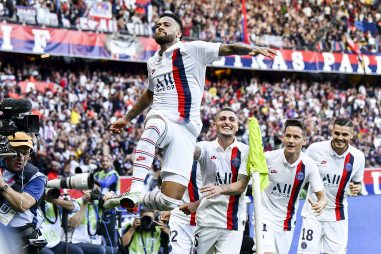 Neymar partecipa al torneo benefico di poker “Stars call for action”