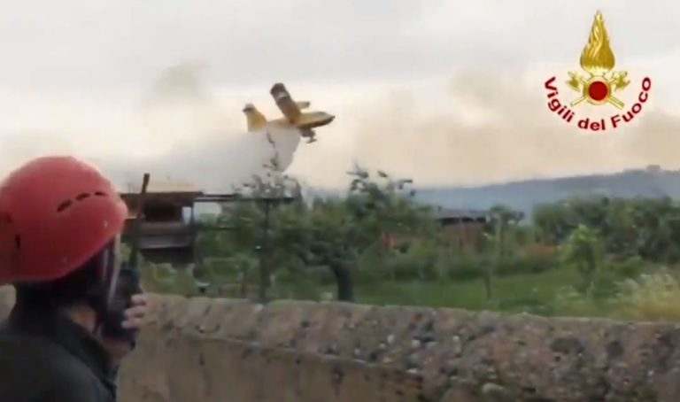 Incendi in Sicilia, minacciati anche alcuni centri abitati