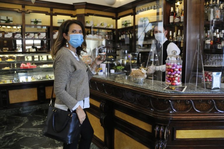 Coronavirus, allentare sì ma con prudenza