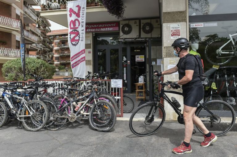 Raggi “A Roma ammesse bici a bordo dei mezzi pubblici”