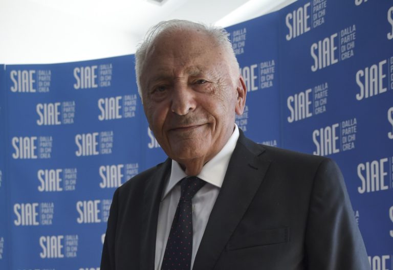 Diecimila firme per la petizione Siae, Mogol “Diventi tsunami”