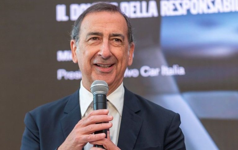 Milano, Sala “Faremo il possibile per procurare lavoro a tutti”