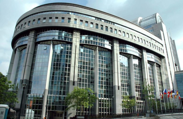 Coronavirus, dal Parlamento Ue sostegno ad associazioni nelle città sede