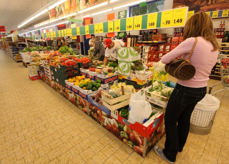 Istat, a giugno migliora la fiducia di consumatori e imprese