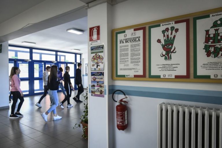 Scuola, definite le misure per il rientro a settembre