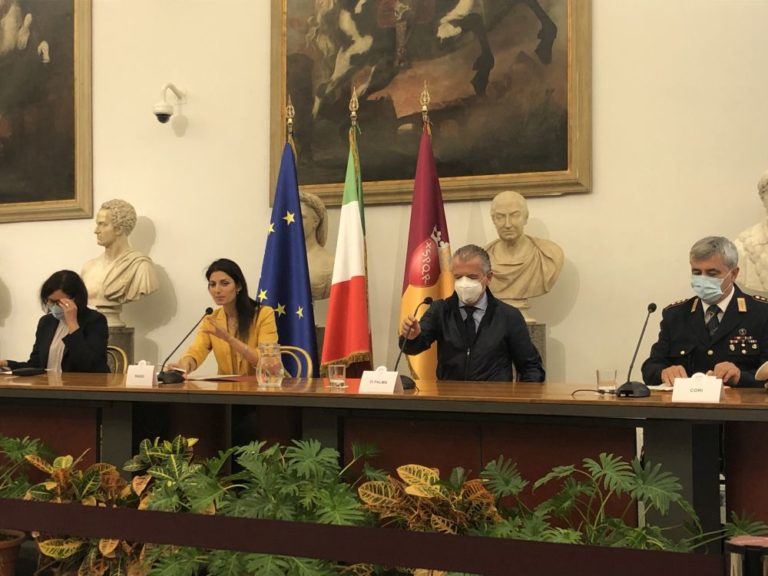 #Scaricalincivile, Raggi dichiara guerra a chi sporca Roma