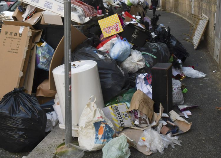 Rifiuti, sindaco di Roma lancia operazione #Scaricalincivile