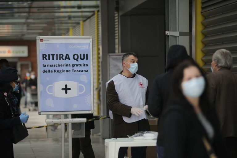 Distribuite 55 mln mascherine a toscani, da domani stop alle farmacie