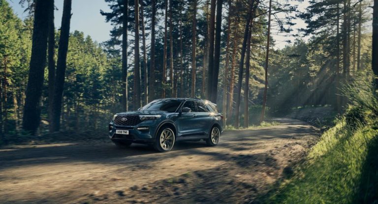 Ford Explorer Plug-In Hybrid, esclusività a 7 posti anche in off-road