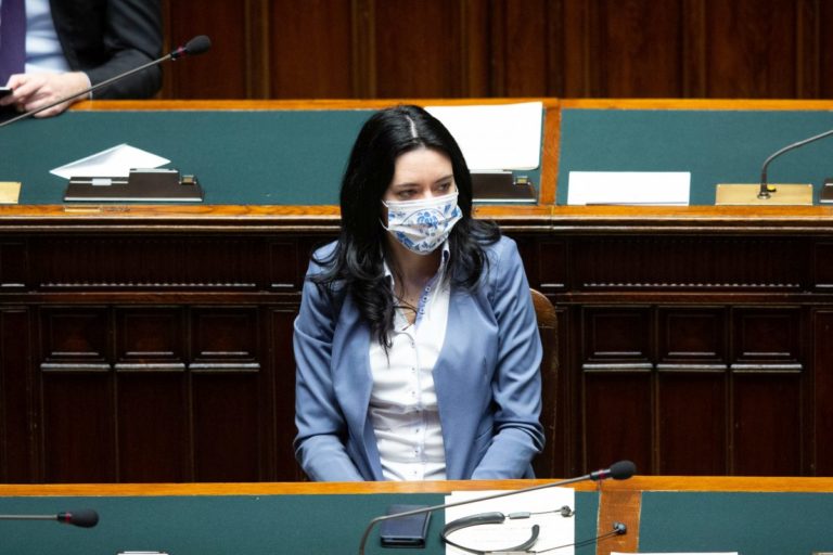 Azzolina “Non è ancora possibile il ritorno in classe”