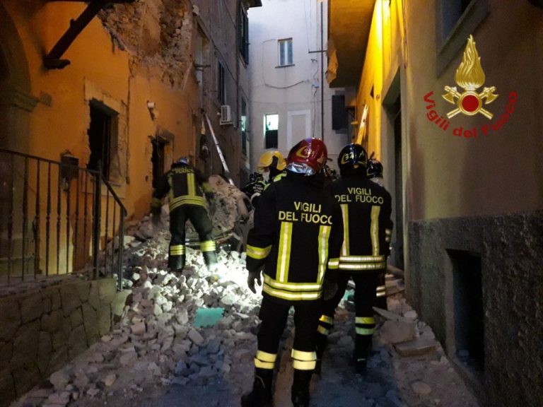 Esplode una palazzina a Marino, ferite due donne e una bimba