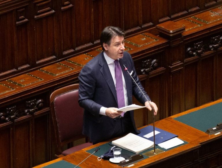 Conte “Non è tempo di party e movida. Fate le vacanze in Italia”