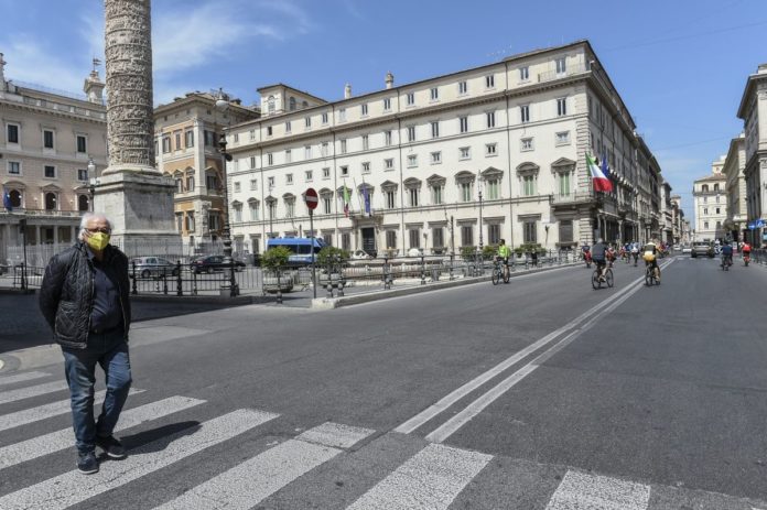 FASE DUE A PASSEGGIO IN BICI PER IL CENTRO