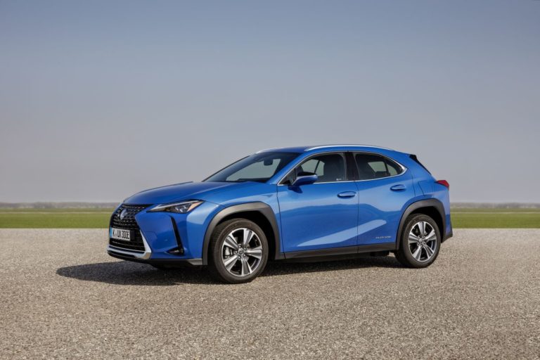 UX 300e, prima Lexus elettrica offre 10 anni garanzia batterie
