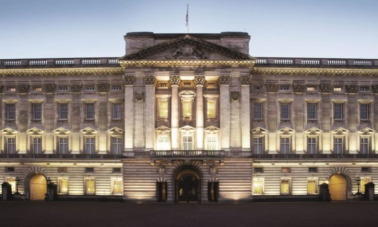 “I segreti di Buckingham Palace”, il nuovo libro di Enrica Roddolo