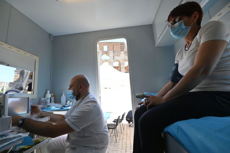 Immuni, Toti “Manca formazione medici, no fughe in avanti”