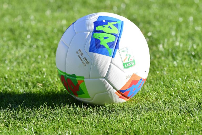 Da Lega B ok a cinque cambi, si riparte week-end 21/6