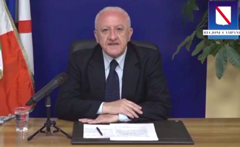 Coronavirus, De Luca “Riaprono cinema all’aperto, Bar fino alle 2”