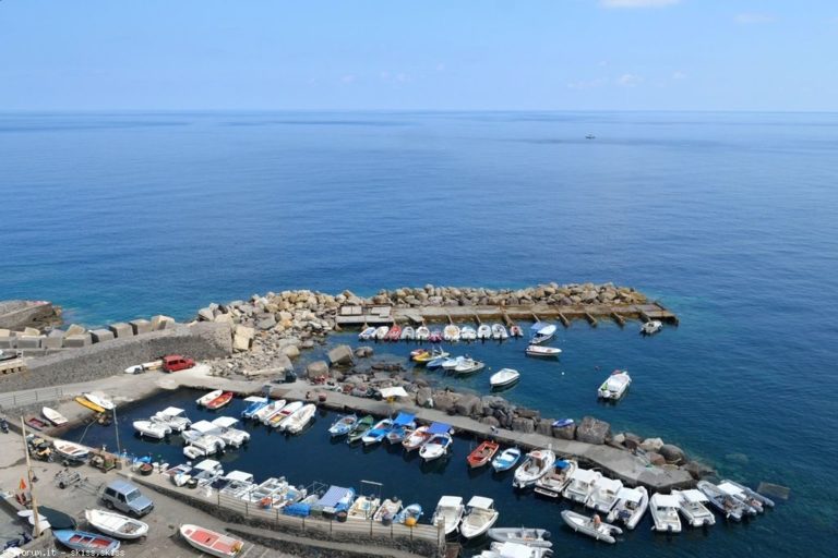 Isole minori, oltre 19 mln per completare il porto di Salina