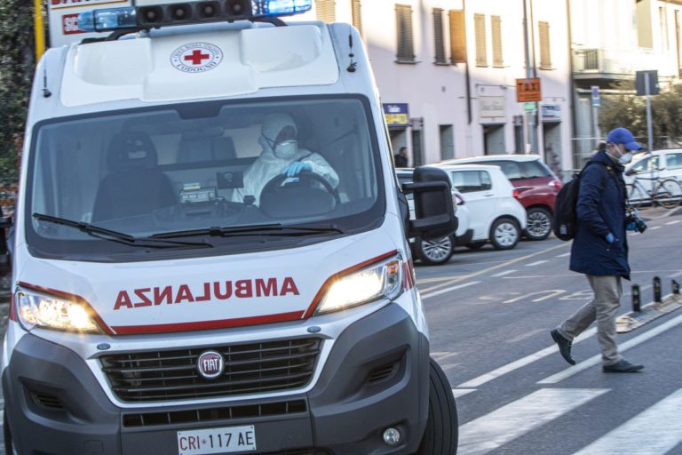 Coronavirus, attuali positivi ancora in netto calo