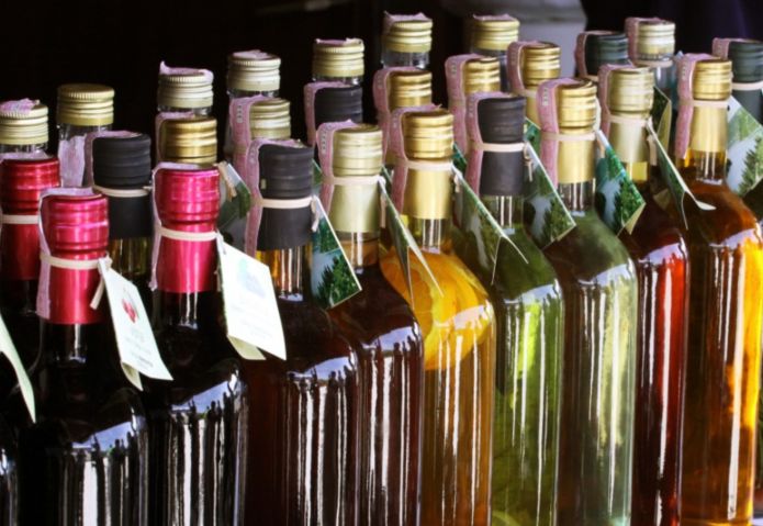 Alcol e bevande da asporto, prorogata al 14/7 chiusura alle 21 a Bologna