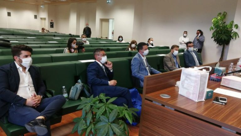 Covid, quattro aziende calabresi autorizzate a produrre mascherine