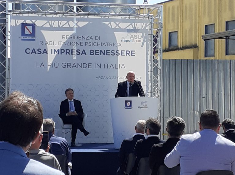 Campania, De Luca inaugura ‘Casa impresa benessere’