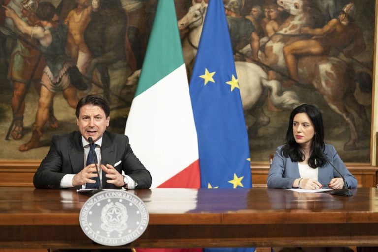 Scuola, Conte “Un miliardo per ripartire in piena sicurezza”