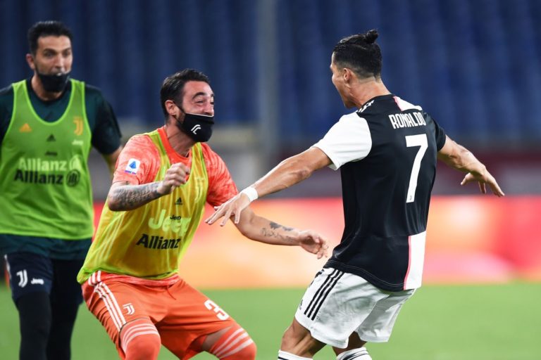 La Juve batte il Genoa 3-1, Lazio di nuovo a -4
