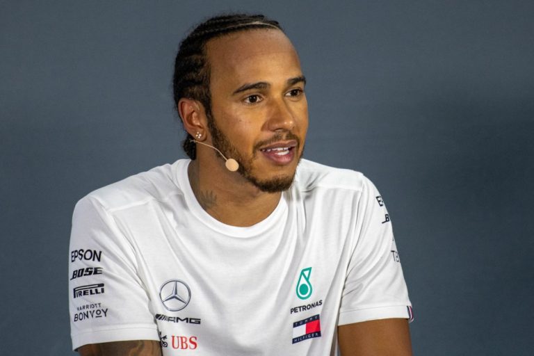 Hamilton attacca Ecclestone “Sul razzismo non ha fatto nulla”