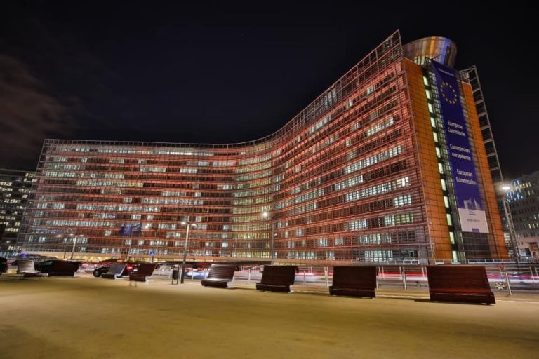 Eurozona, migliora ancora il clima di fiducia dei consumatori