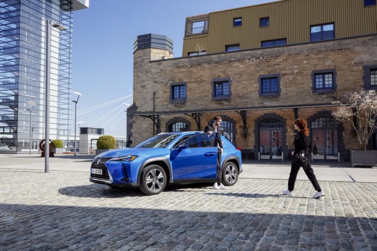 Lexus, Ux 300e elettrico nuova pietra miliare