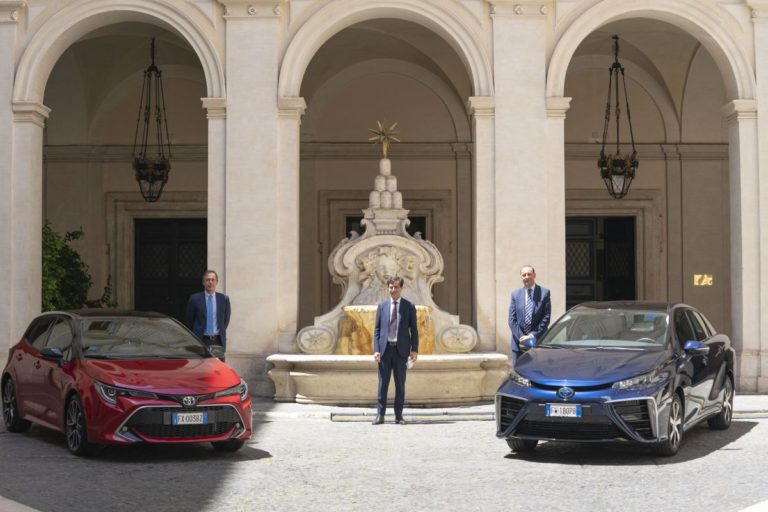 Consegnata a Palazzo Chigi una Corolla Full Hybrid Electric