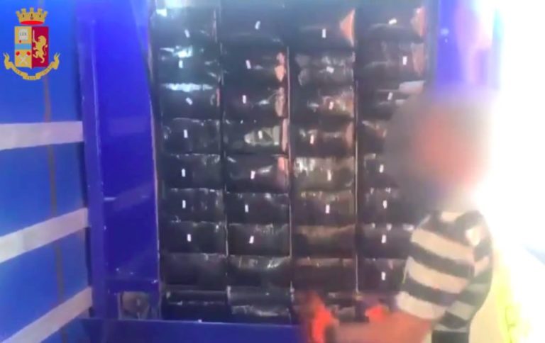 Autotrasportatore arrestato a Milano con 350 kg di Hashish