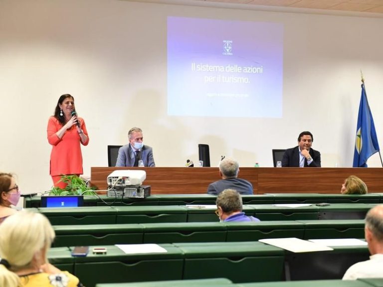 Santelli “Piano da 60 mln per rilanciare il turismo”