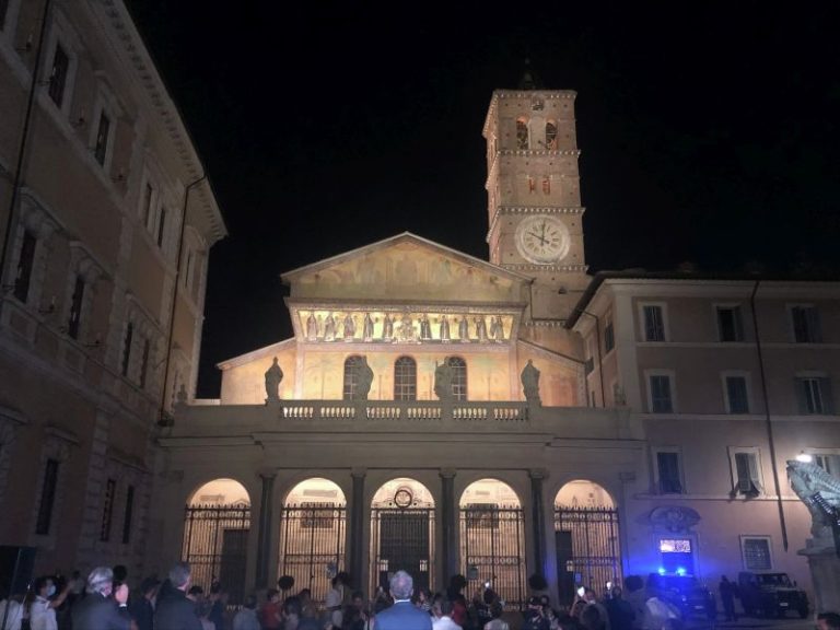 Roma, nuova illuminazione per la Basilica di Santa Maria in Trastevere
